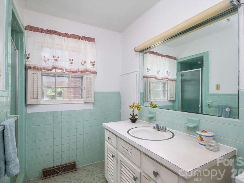160 Patterson Road, Kings Mountain, NC 28086.  MLS# CAR4384620, YatesRealty ID 24044. 