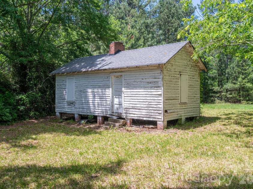 160 Patterson Road, Kings Mountain, NC 28086.  MLS# CAR4384620, YatesRealty ID 24044. 