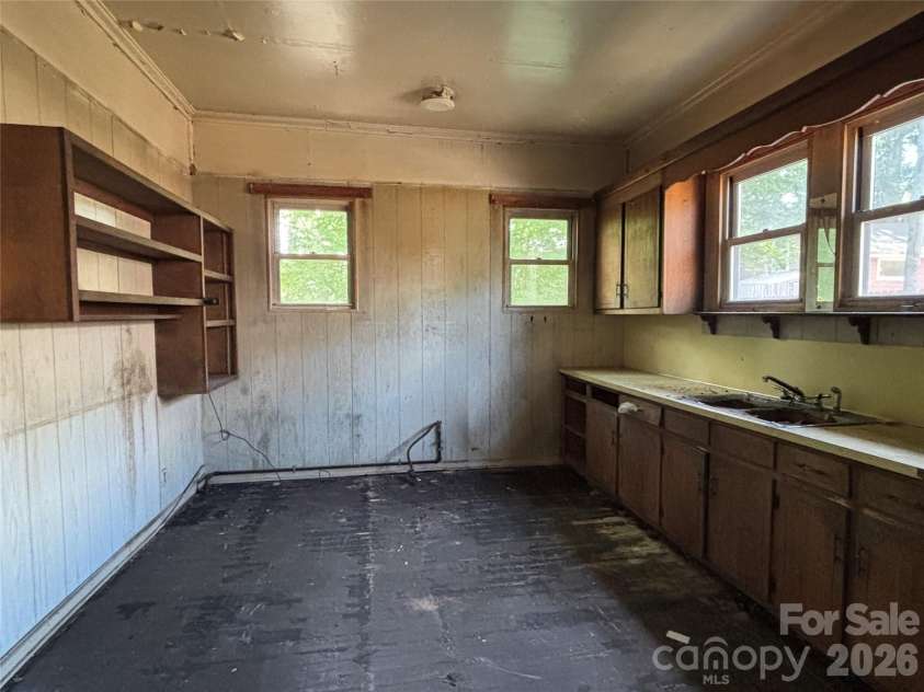 507 Park Avenue, Salisbury, NC 28144.  MLS# CAR4378022, YatesRealty ID 24045. 