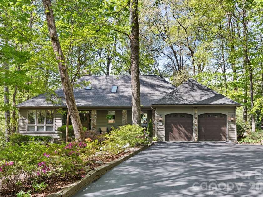 21 Laurel Wood Court, Sapphire, NC 28774.  MLS# CAR4382297, YatesRealty ID 24049. 