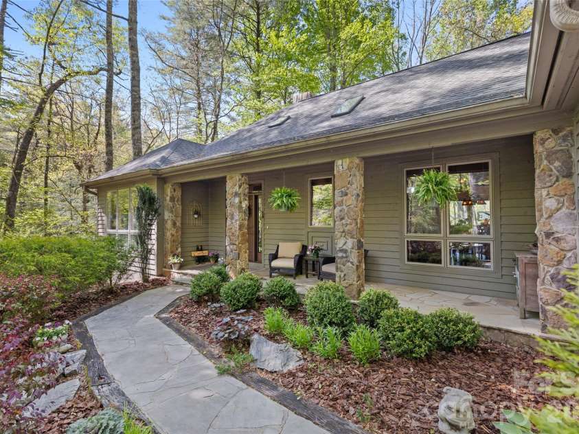 21 Laurel Wood Court, Sapphire, NC 28774.  MLS# CAR4382297, YatesRealty ID 24049. 
