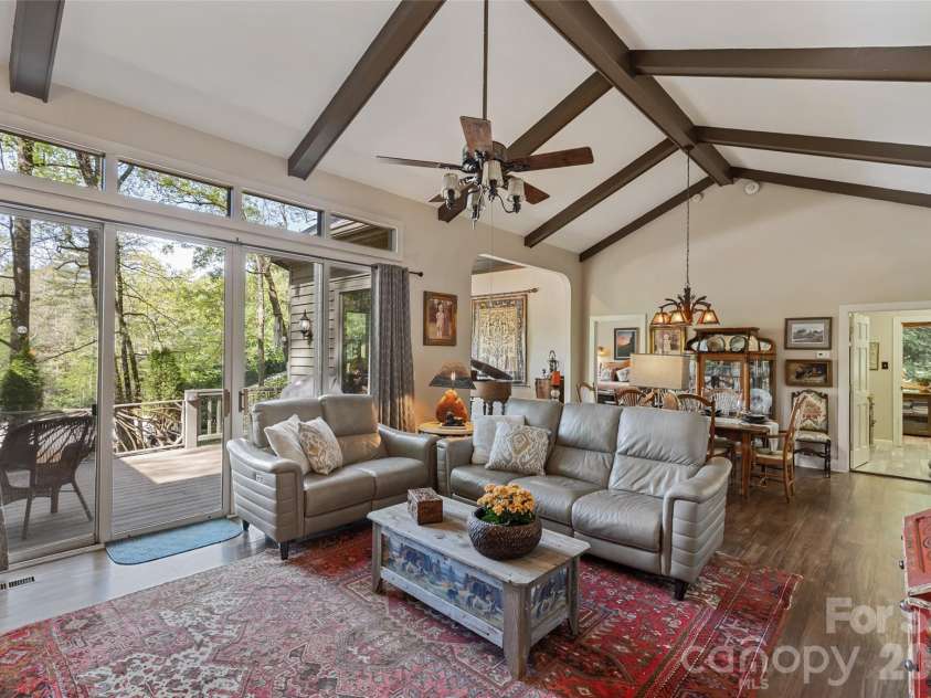 21 Laurel Wood Court, Sapphire, NC 28774.  MLS# CAR4382297, YatesRealty ID 24049. 