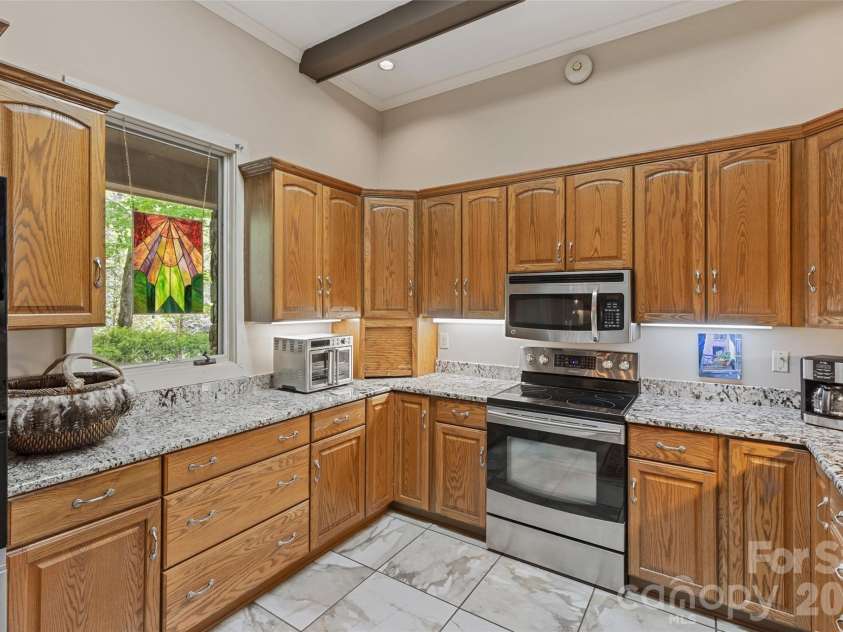21 Laurel Wood Court, Sapphire, NC 28774.  MLS# CAR4382297, YatesRealty ID 24049. 