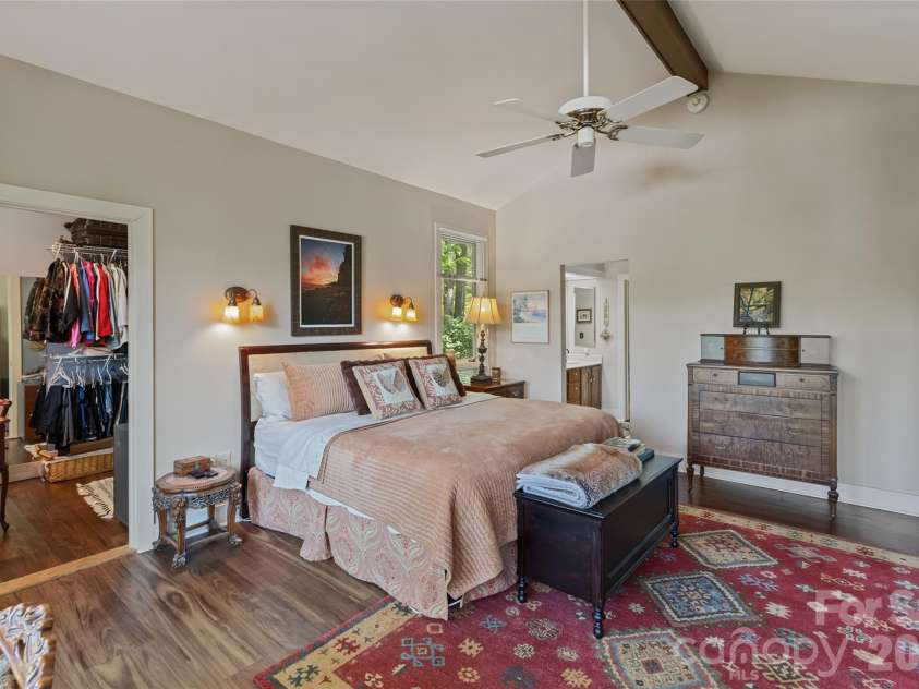 21 Laurel Wood Court, Sapphire, NC 28774.  MLS# CAR4382297, YatesRealty ID 24049. 