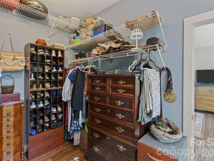 21 Laurel Wood Court, Sapphire, NC 28774.  MLS# CAR4382297, YatesRealty ID 24049. 