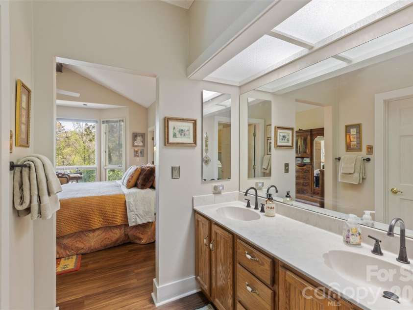 21 Laurel Wood Court, Sapphire, NC 28774.  MLS# CAR4382297, YatesRealty ID 24049. 