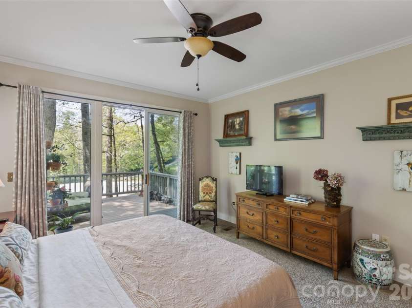 21 Laurel Wood Court, Sapphire, NC 28774.  MLS# CAR4382297, YatesRealty ID 24049. 