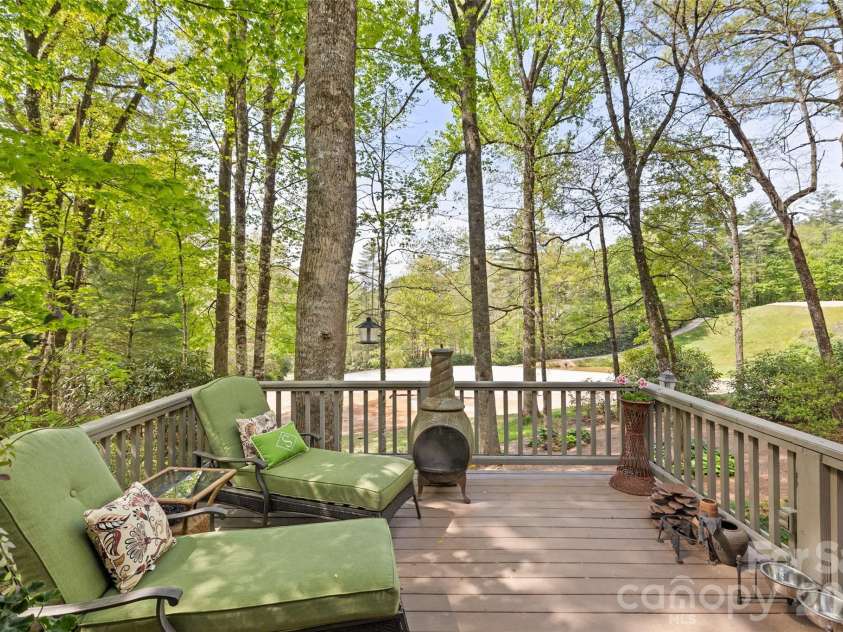 21 Laurel Wood Court, Sapphire, NC 28774.  MLS# CAR4382297, YatesRealty ID 24049. 