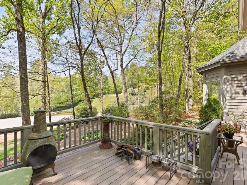 21 Laurel Wood Court, Sapphire, NC 28774.  MLS# CAR4382297, YatesRealty ID 24049. 