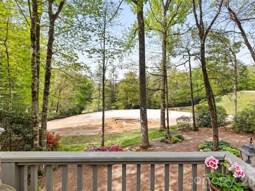 21 Laurel Wood Court, Sapphire, NC 28774.  MLS# CAR4382297, YatesRealty ID 24049. 