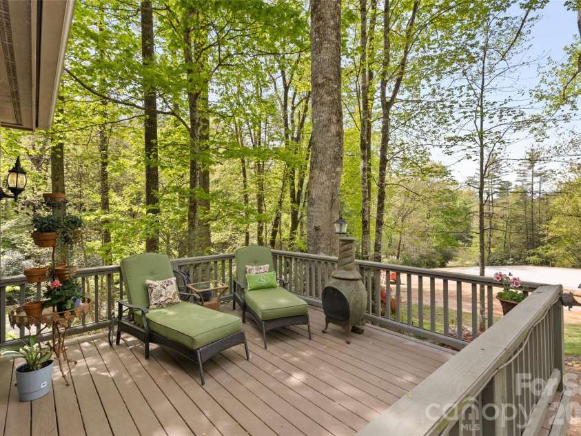 21 Laurel Wood Court, Sapphire, NC 28774.  MLS# CAR4382297, YatesRealty ID 24049. 