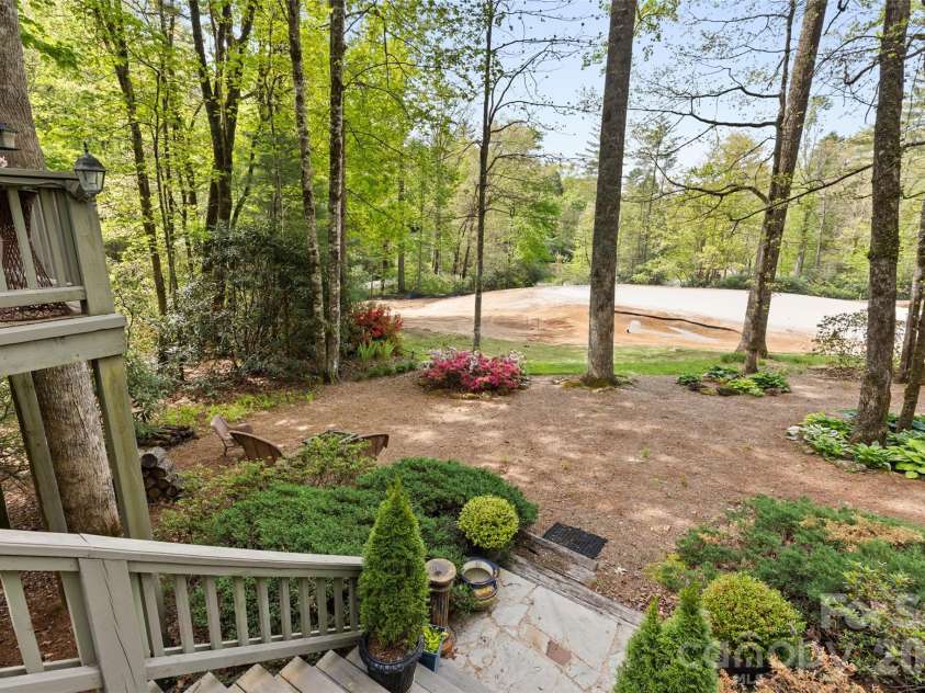 21 Laurel Wood Court, Sapphire, NC 28774.  MLS# CAR4382297, YatesRealty ID 24049. 