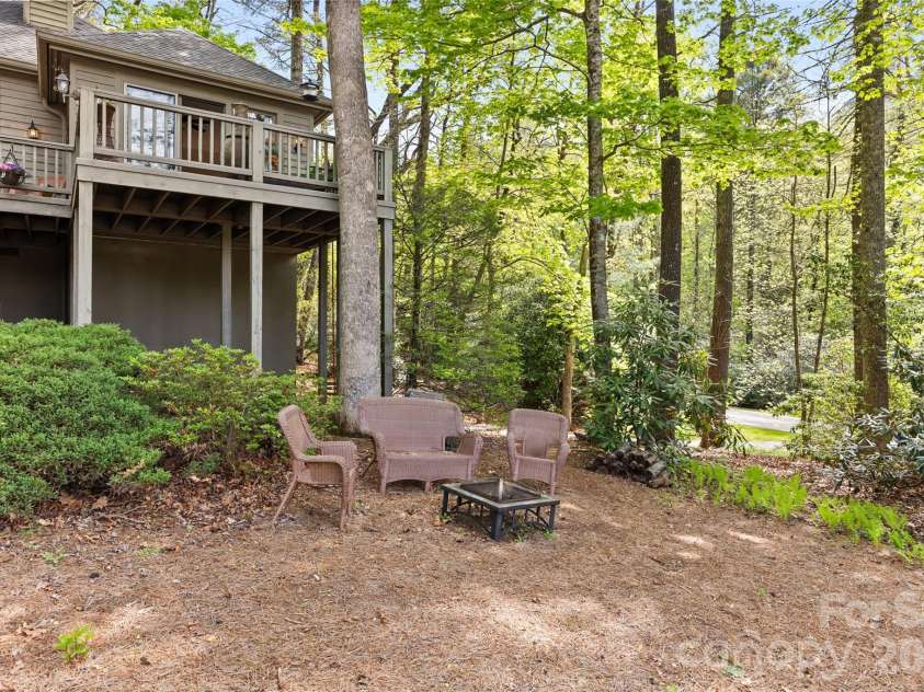 21 Laurel Wood Court, Sapphire, NC 28774.  MLS# CAR4382297, YatesRealty ID 24049. 