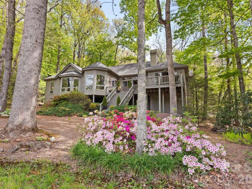 21 Laurel Wood Court, Sapphire, NC 28774.  MLS# CAR4382297, YatesRealty ID 24049. 