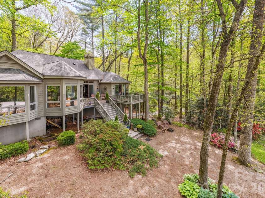 21 Laurel Wood Court, Sapphire, NC 28774.  MLS# CAR4382297, YatesRealty ID 24049. 