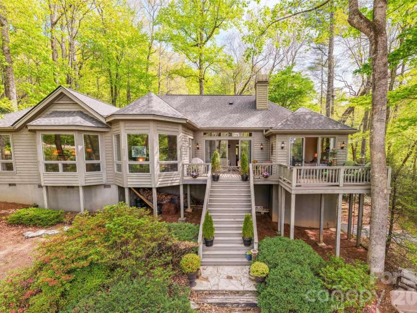 21 Laurel Wood Court, Sapphire, NC 28774.  MLS# CAR4382297, YatesRealty ID 24049. 