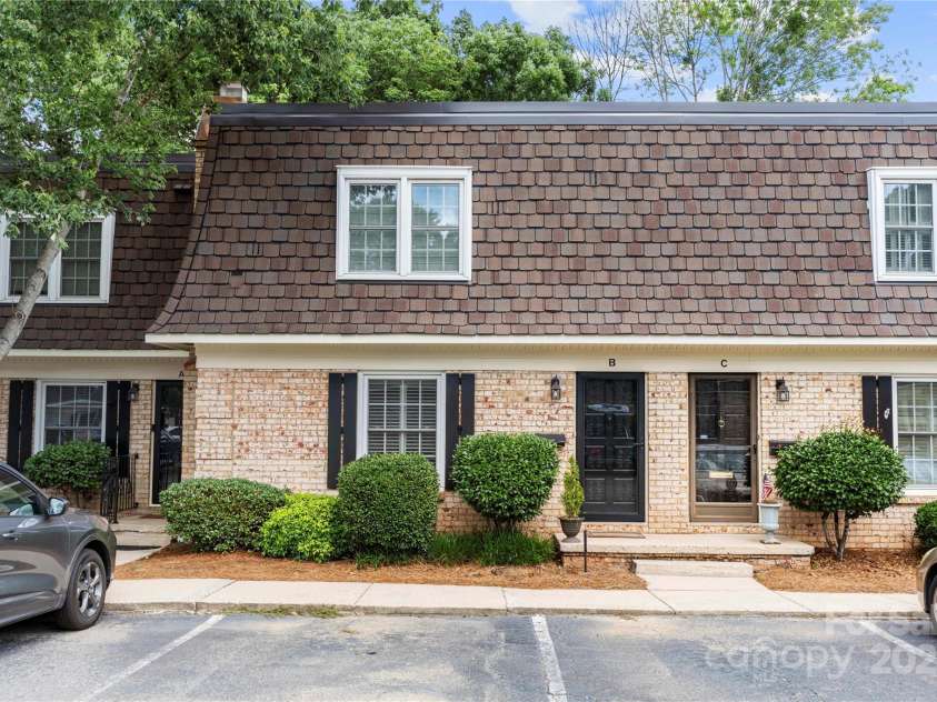 3500 Colony Road, Charlotte, NC 28211.  MLS# CAR4270973, YatesRealty ID 24051. 