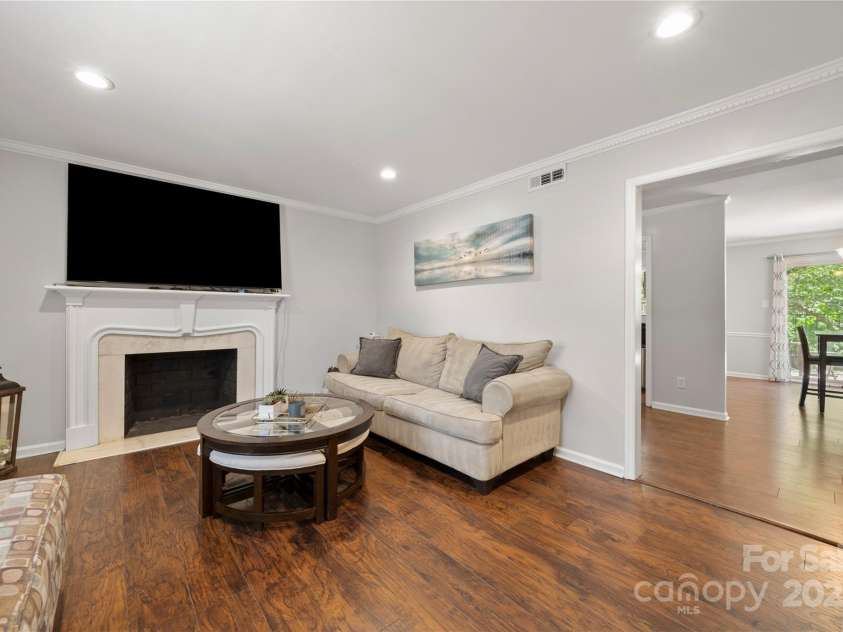 3500 Colony Road, Charlotte, NC 28211.  MLS# CAR4270973, YatesRealty ID 24051. 