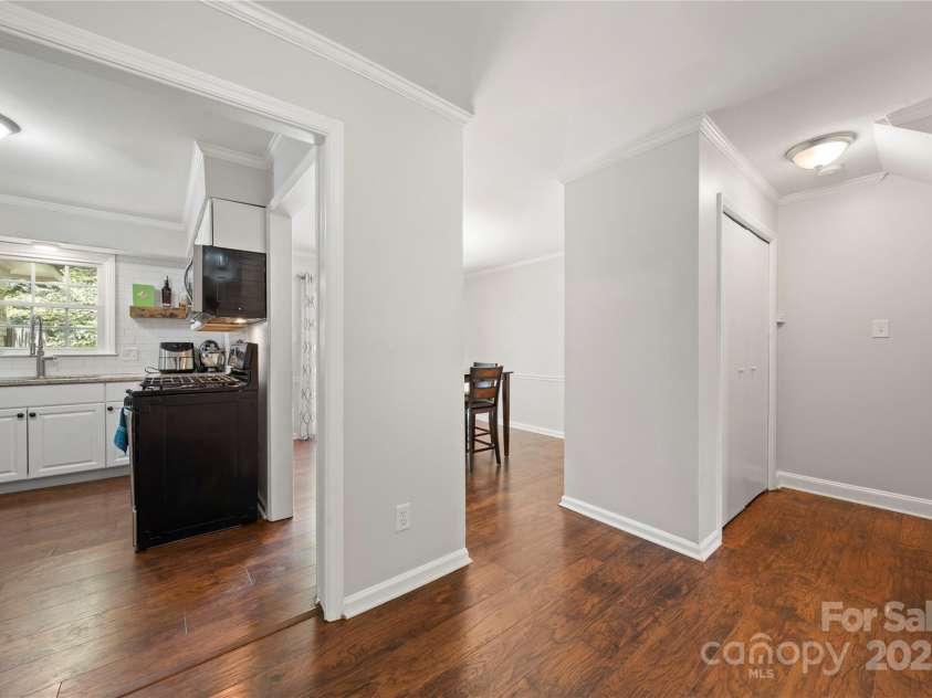 3500 Colony Road, Charlotte, NC 28211.  MLS# CAR4270973, YatesRealty ID 24051. 