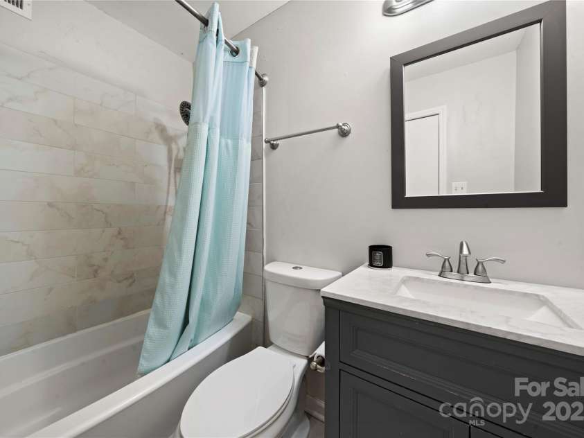 3500 Colony Road, Charlotte, NC 28211.  MLS# CAR4270973, YatesRealty ID 24051. 