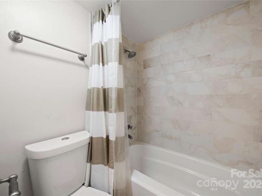 3500 Colony Road, Charlotte, NC 28211.  MLS# CAR4270973, YatesRealty ID 24051. 