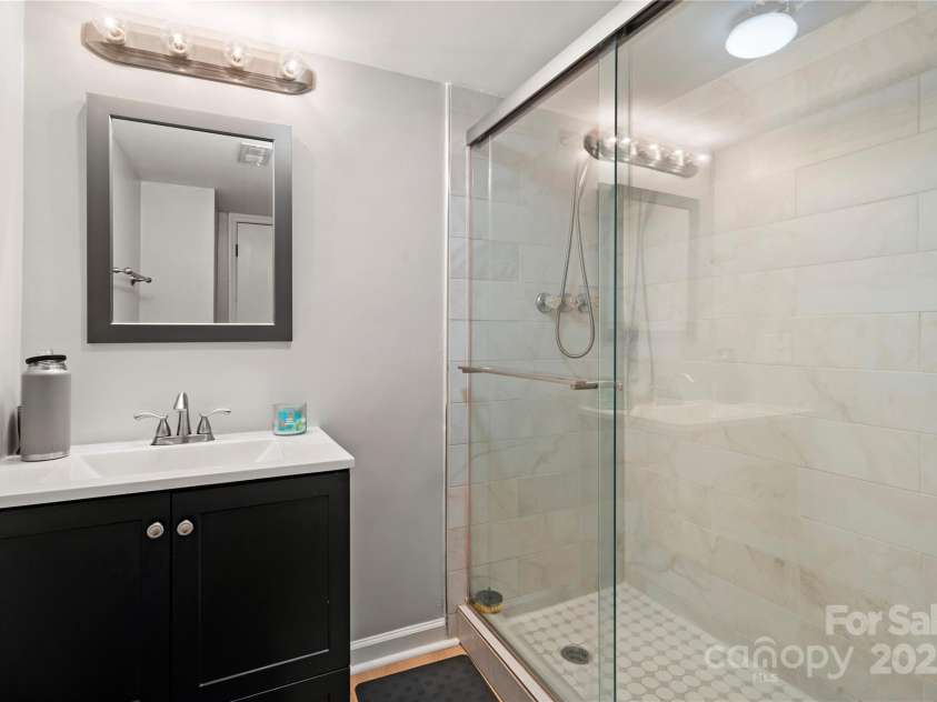 3500 Colony Road, Charlotte, NC 28211.  MLS# CAR4270973, YatesRealty ID 24051. 