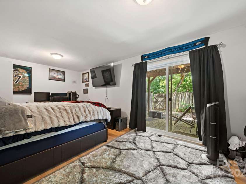 3500 Colony Road, Charlotte, NC 28211.  MLS# CAR4270973, YatesRealty ID 24051. 