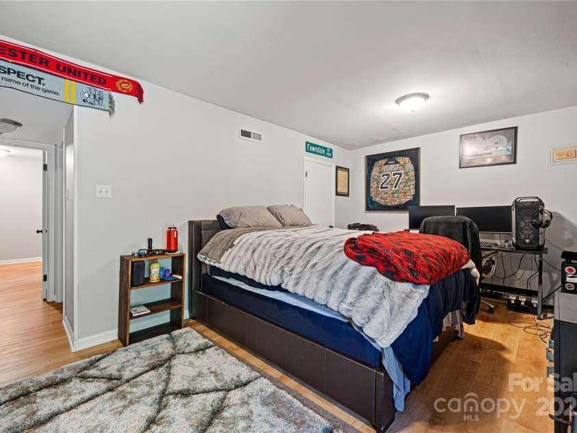 3500 Colony Road, Charlotte, NC 28211.  MLS# CAR4270973, YatesRealty ID 24051. 