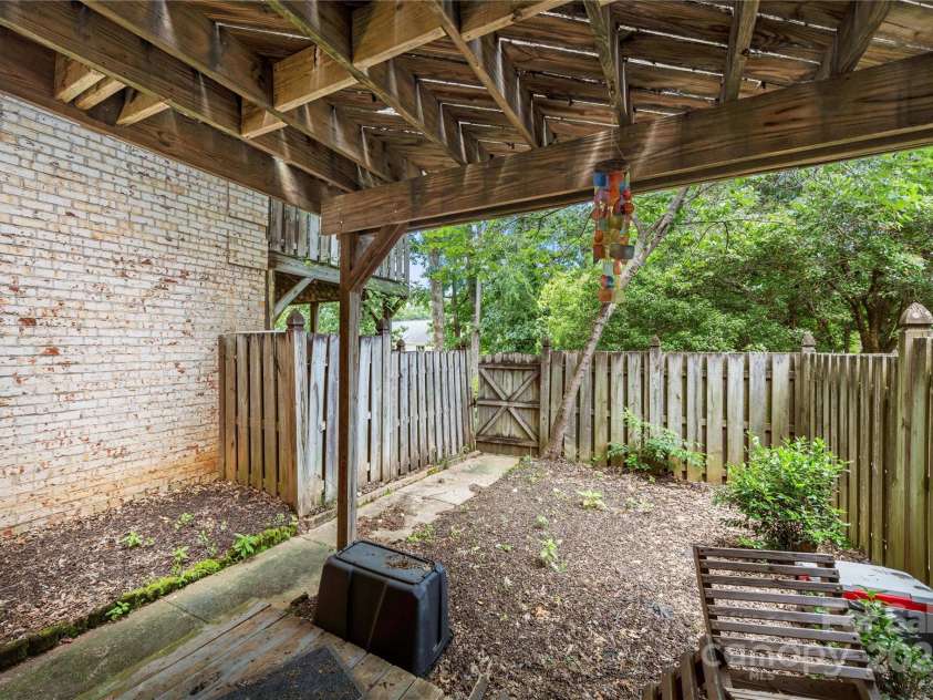 3500 Colony Road, Charlotte, NC 28211.  MLS# CAR4270973, YatesRealty ID 24051. 