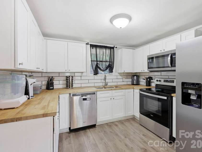 197 Mulberry Street, Clyde, NC 28721.  MLS# CAR4382455, YatesRealty ID 24054. 