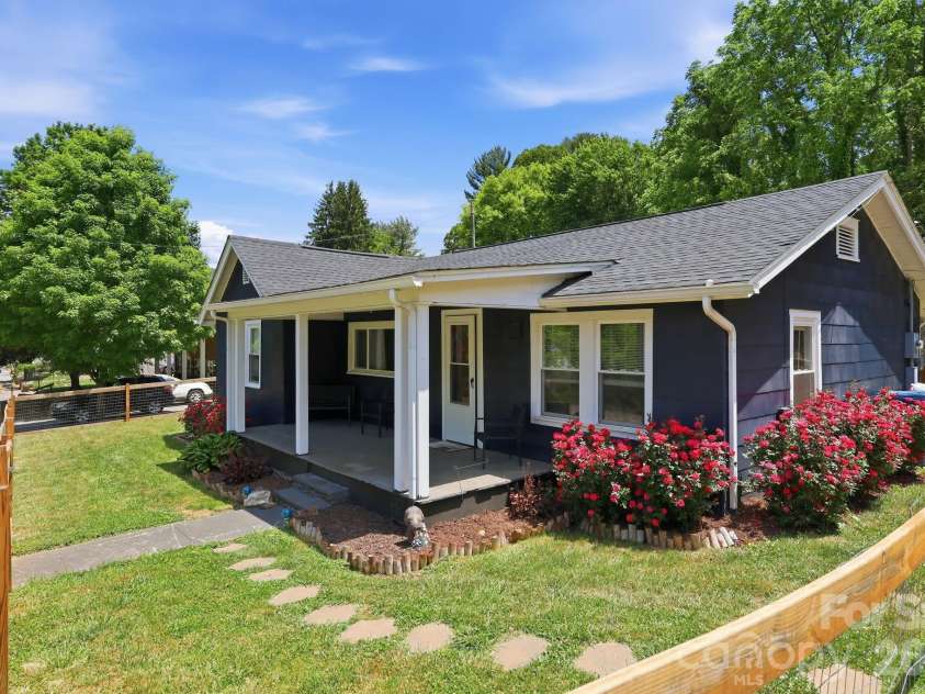 197 Mulberry Street, Clyde, NC 28721.  MLS# CAR4382455, YatesRealty ID 24054. 