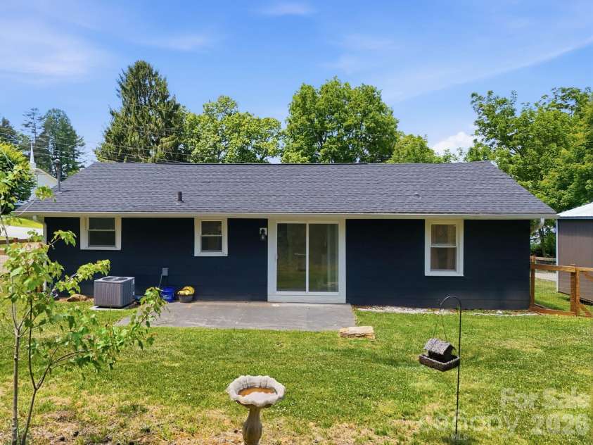 197 Mulberry Street, Clyde, NC 28721.  MLS# CAR4382455, YatesRealty ID 24054. 