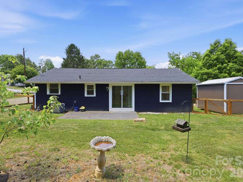 197 Mulberry Street, Clyde, NC 28721.  MLS# CAR4382455, YatesRealty ID 24054. 