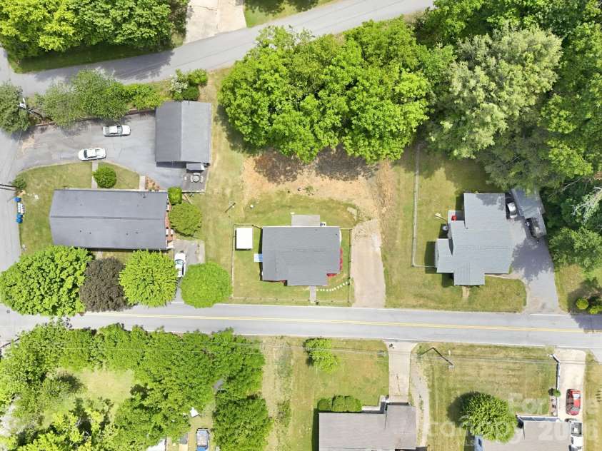 197 Mulberry Street, Clyde, NC 28721.  MLS# CAR4382455, YatesRealty ID 24054. 