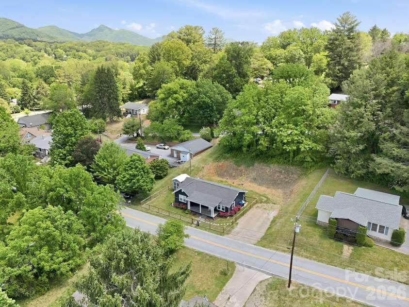 197 Mulberry Street, Clyde, NC 28721.  MLS# CAR4382455, YatesRealty ID 24054. 