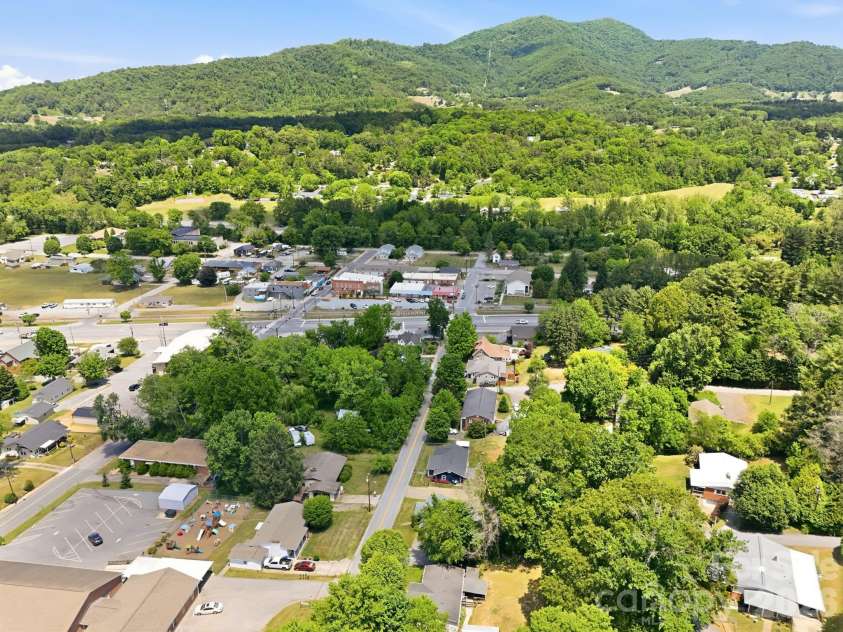 197 Mulberry Street, Clyde, NC 28721.  MLS# CAR4382455, YatesRealty ID 24054. 