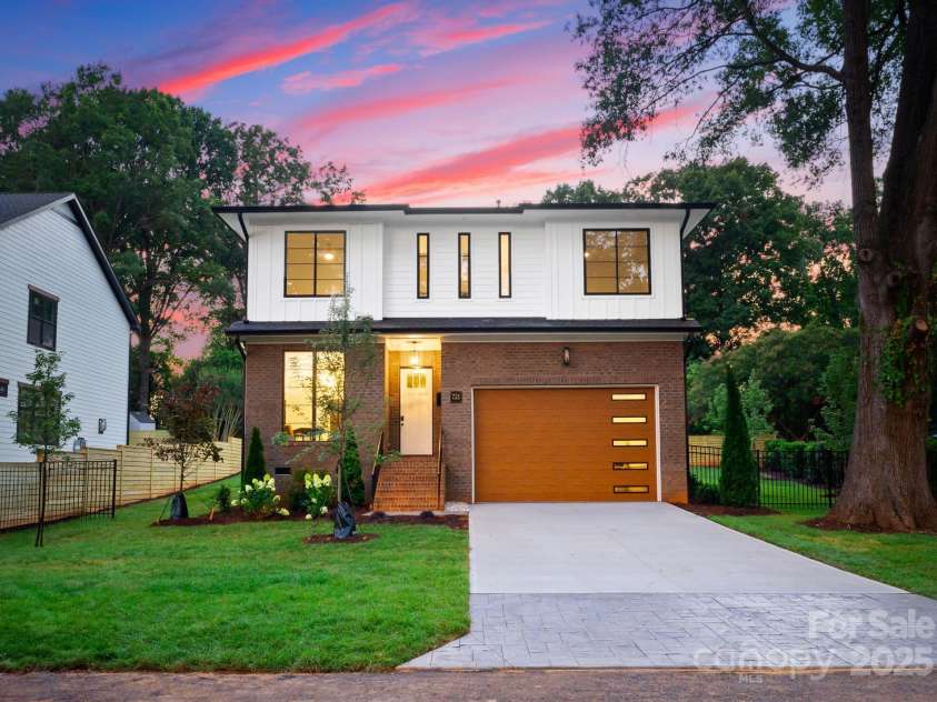 721 Hillside Avenue, Charlotte, NC 28209.  MLS# CAR4265538, YatesRealty ID 24056. 