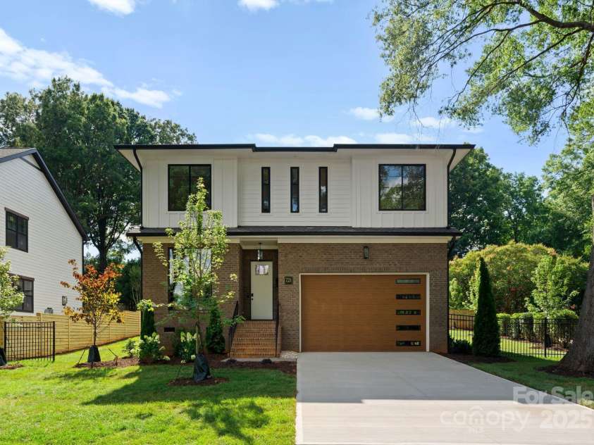 721 Hillside Avenue, Charlotte, NC 28209.  MLS# CAR4265538, YatesRealty ID 24056. 