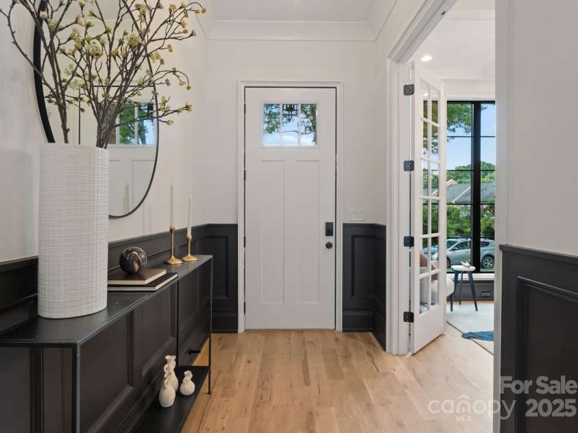 721 Hillside Avenue, Charlotte, NC 28209.  MLS# CAR4265538, YatesRealty ID 24056. 