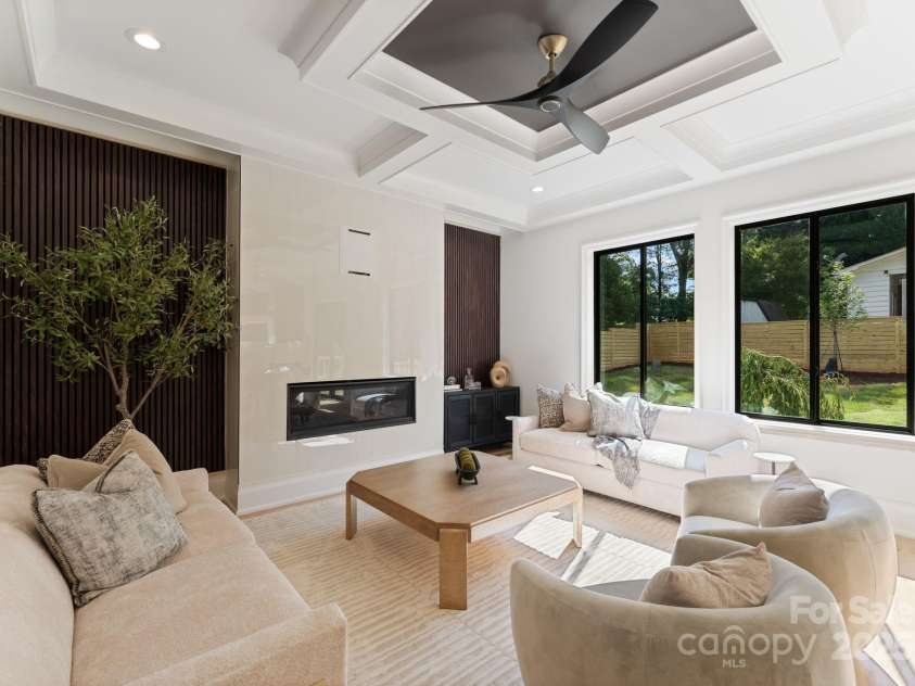 721 Hillside Avenue, Charlotte, NC 28209.  MLS# CAR4265538, YatesRealty ID 24056. 