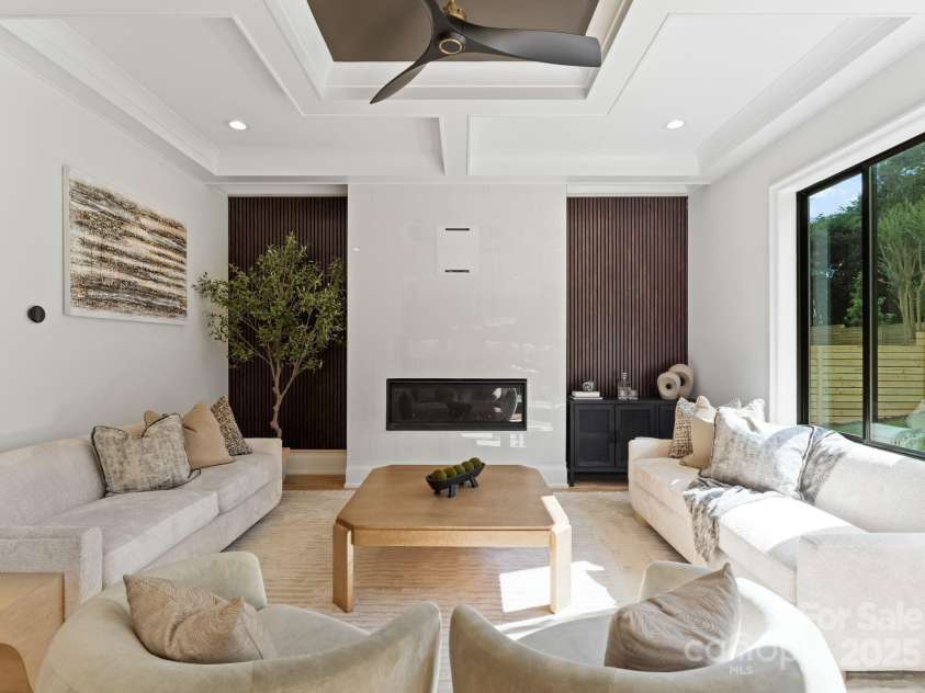 721 Hillside Avenue, Charlotte, NC 28209.  MLS# CAR4265538, YatesRealty ID 24056. 