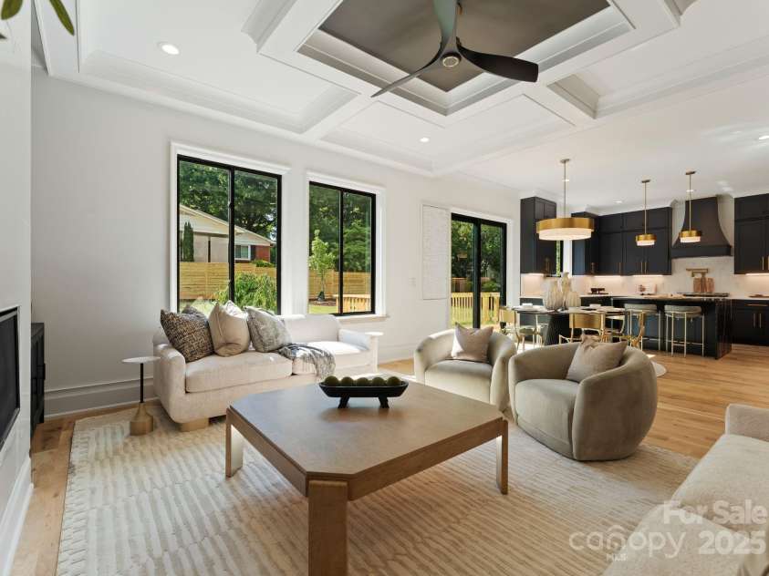 721 Hillside Avenue, Charlotte, NC 28209.  MLS# CAR4265538, YatesRealty ID 24056. 