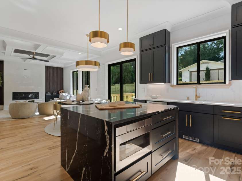 721 Hillside Avenue, Charlotte, NC 28209.  MLS# CAR4265538, YatesRealty ID 24056. 