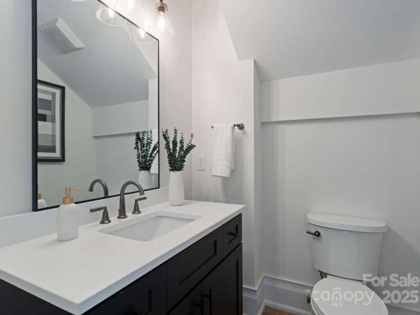 721 Hillside Avenue, Charlotte, NC 28209.  MLS# CAR4265538, YatesRealty ID 24056. 