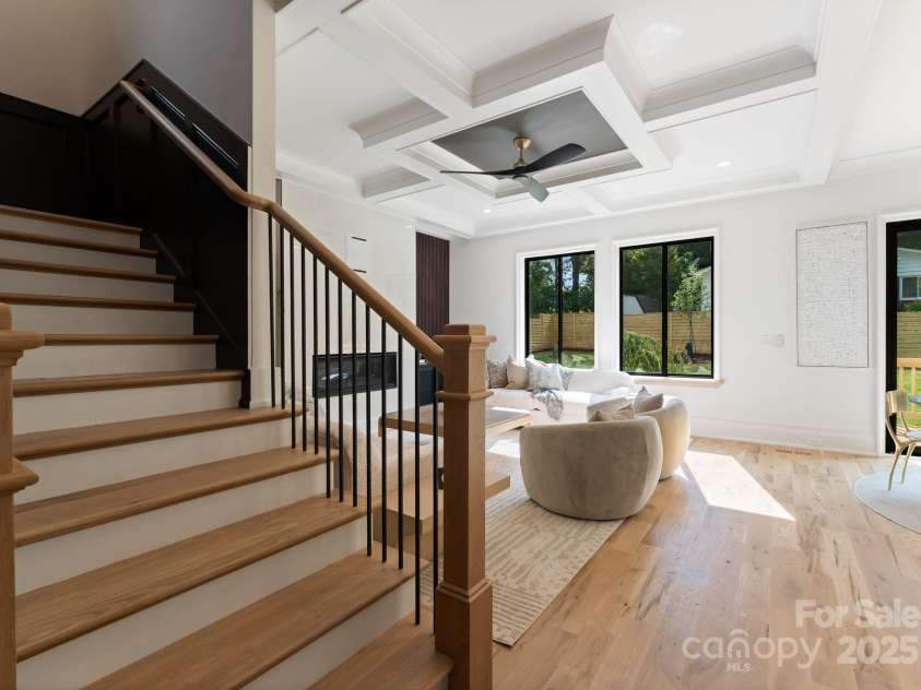 721 Hillside Avenue, Charlotte, NC 28209.  MLS# CAR4265538, YatesRealty ID 24056. 