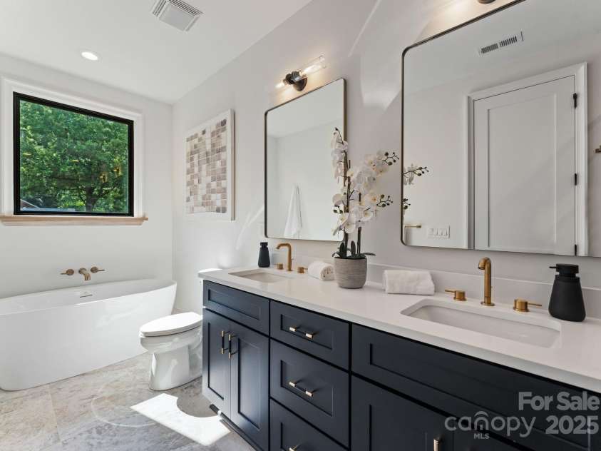 721 Hillside Avenue, Charlotte, NC 28209.  MLS# CAR4265538, YatesRealty ID 24056. 