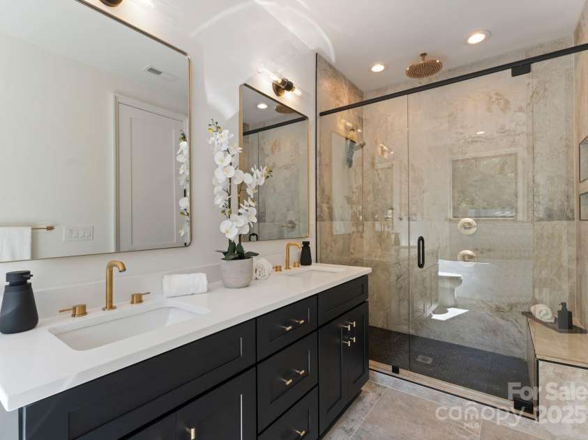 721 Hillside Avenue, Charlotte, NC 28209.  MLS# CAR4265538, YatesRealty ID 24056. 