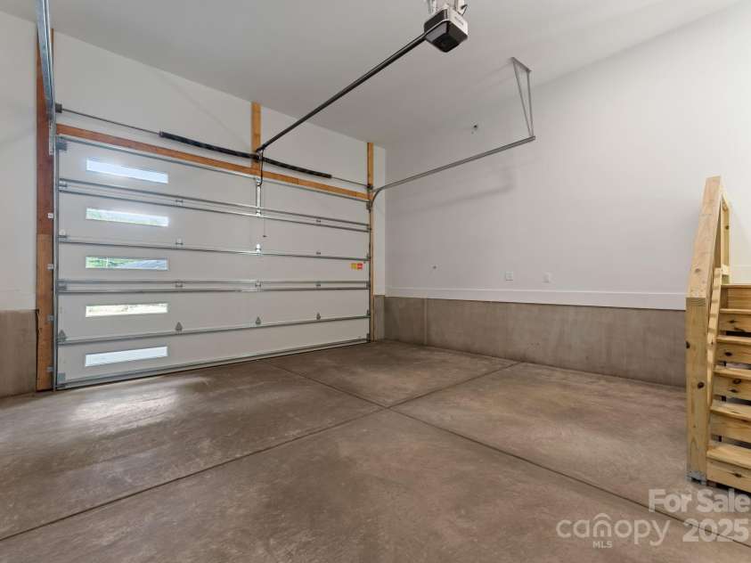 721 Hillside Avenue, Charlotte, NC 28209.  MLS# CAR4265538, YatesRealty ID 24056. 