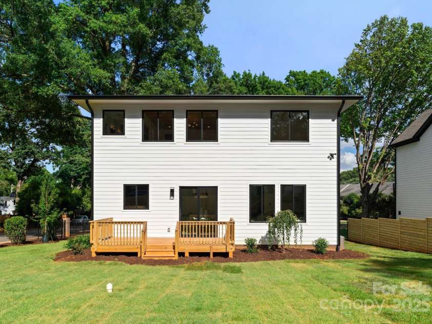 721 Hillside Avenue, Charlotte, NC 28209.  MLS# CAR4265538, YatesRealty ID 24056. 