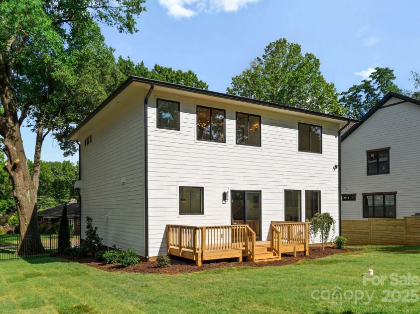 721 Hillside Avenue, Charlotte, NC 28209.  MLS# CAR4265538, YatesRealty ID 24056. 